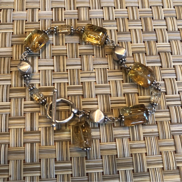 Simply Stunning  amber coloured bracelet with silver bead accents in between - Picture 4 of 13